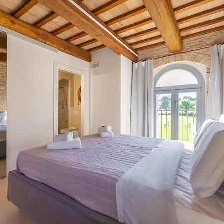 Torre Anna - A Luxury Experience With Pool And Jacuzzi Frühstückspension Urbisaglia