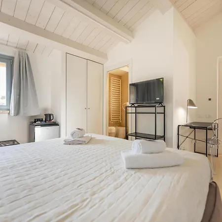 Torre Anna - A Luxury Experience With Pool And Jacuzzi Frühstückspension