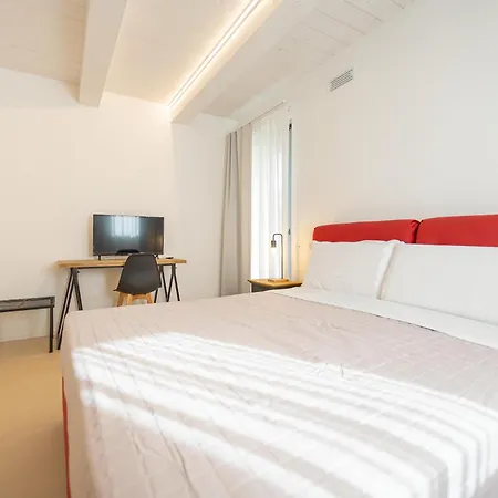 Frühstückspension Torre Anna - A Luxury Experience With Pool And Jacuzzi 3*