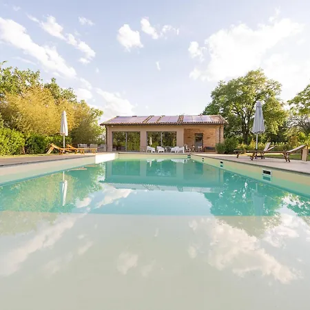Torre Anna - A Luxury Experience With Pool And Jacuzzi Frühstückspension 3*